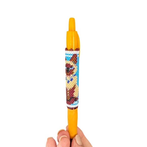 Hand crafted beaded Siamese cat pen wrap brick stitch G2 Pilot Pen - removable - Picture 9 of 12